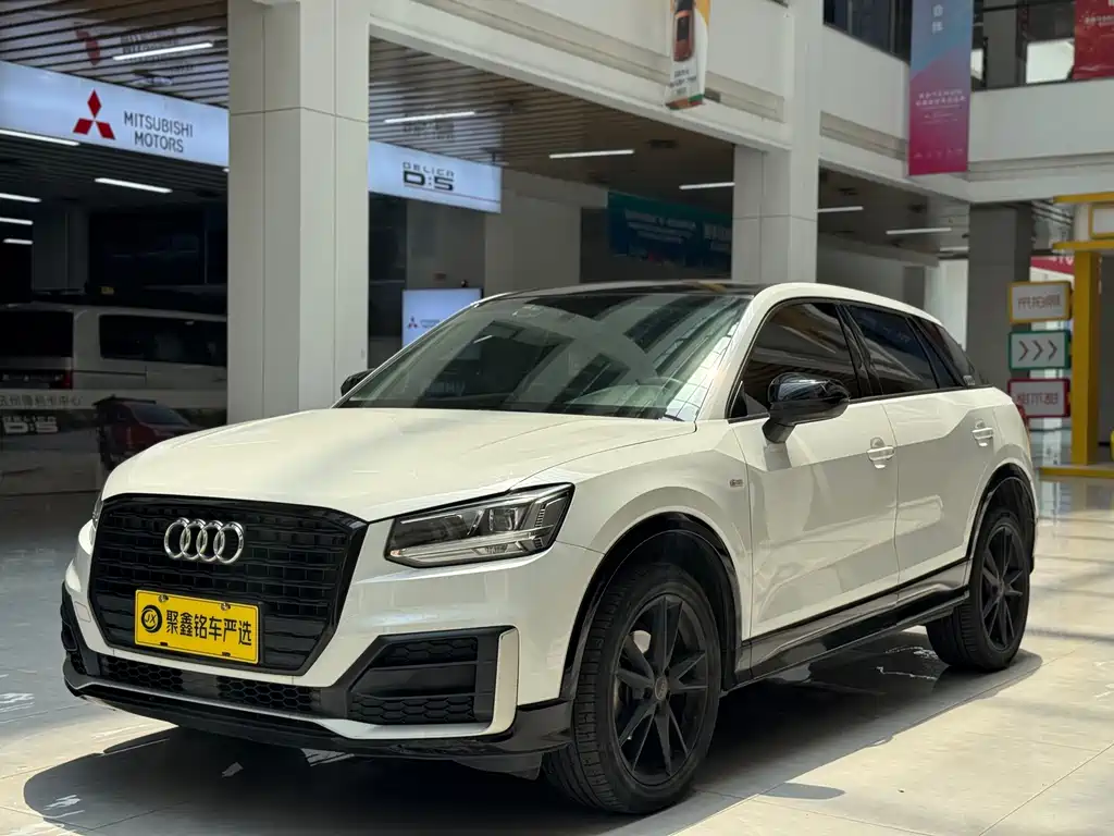 Audi Q2L 2020 — фото 1