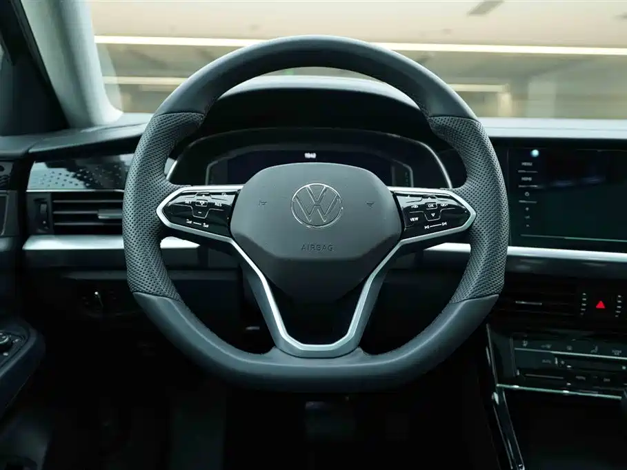 Volkswagen Passat 2024 — фото 17