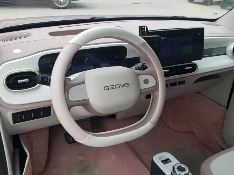 Geely Galaxy Panda 2025 — фото 10