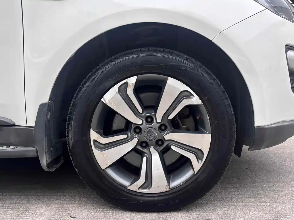 Luxgen Da7 SUV 2015 — фото 24