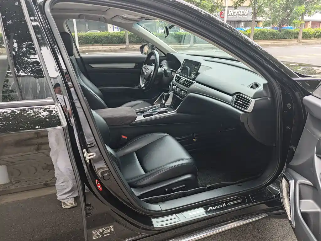 Honda Accord 2019 — фото 10