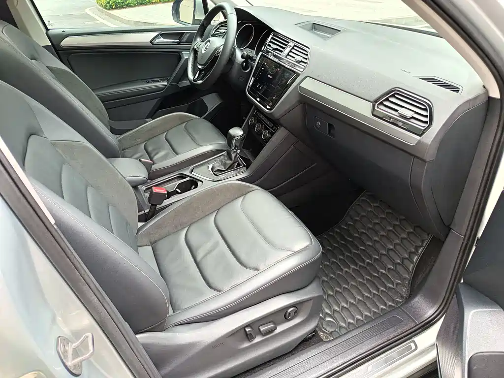 Volkswagen Tiguan L 2020 — фото 11