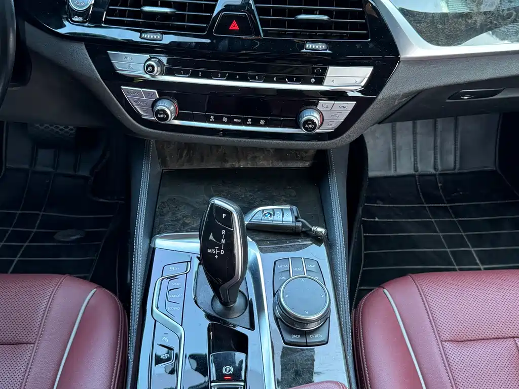 BMW 5 Series 2021 — фото 14