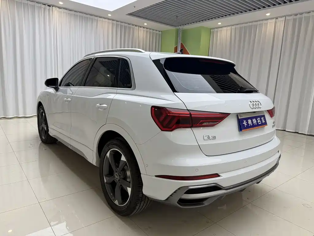 Audi Q3 2021 — фото 17