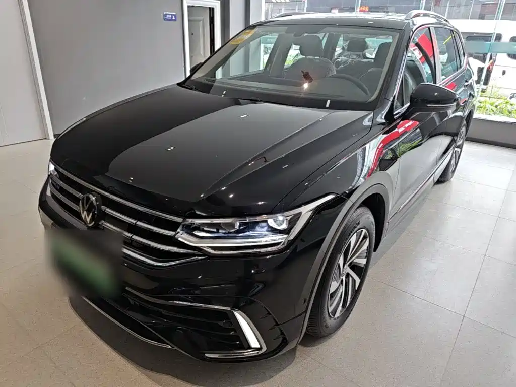 Volkswagen Tiguan L Plug-In Hybrid 2025 — фото 2