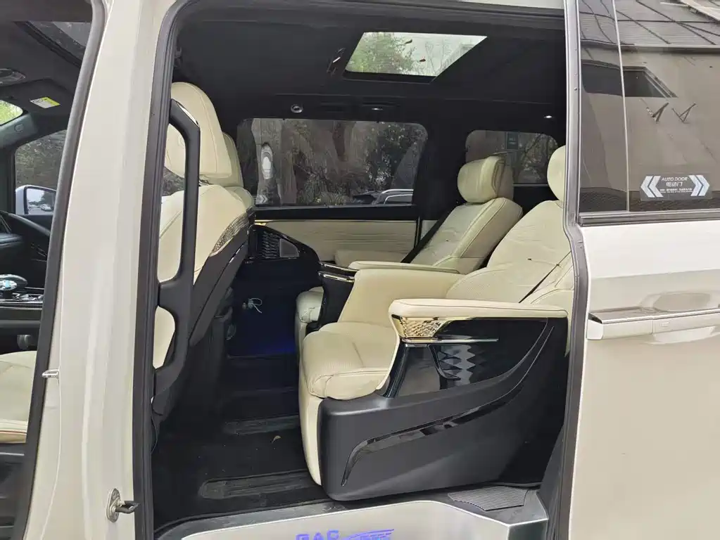 GAC Motor Trumpchi M8 2023 — фото 5