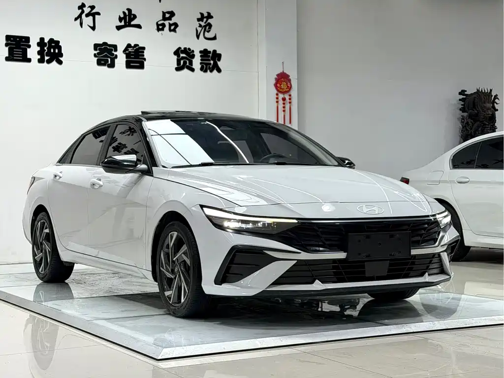 Hyundai Elantra 2023 — фото 3