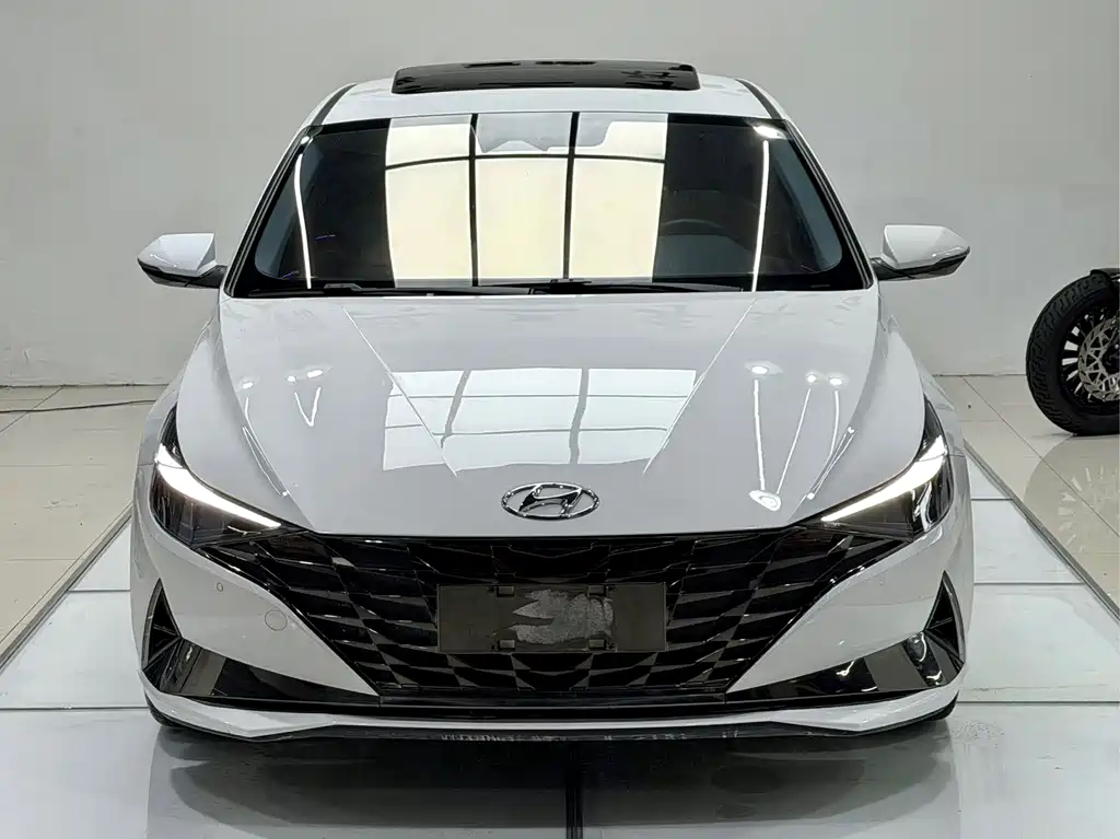 Hyundai Elantra 2023 — фото 2