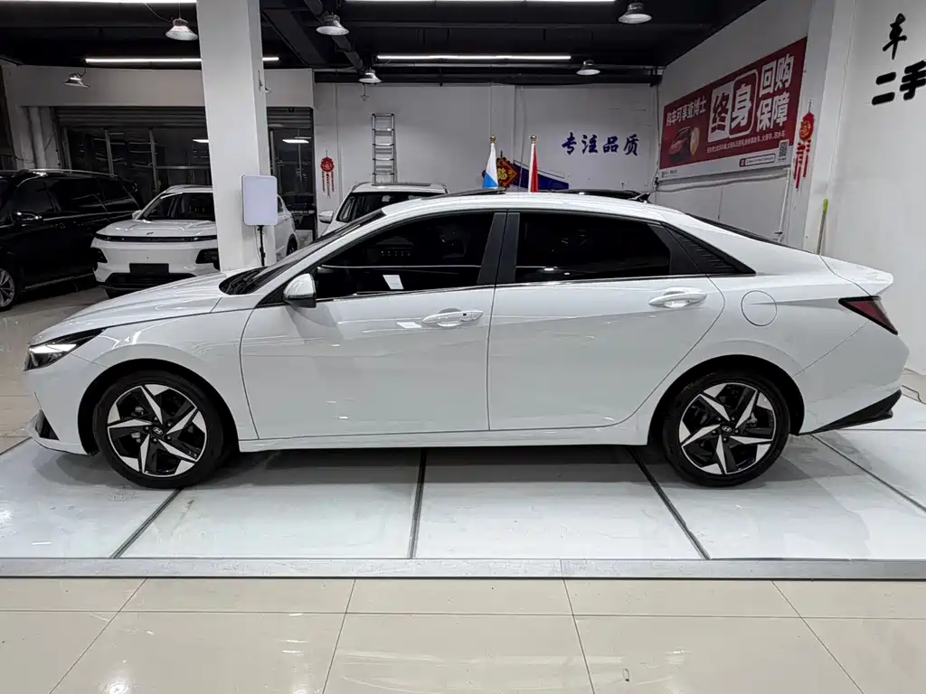 Hyundai Elantra 2023 — фото 4