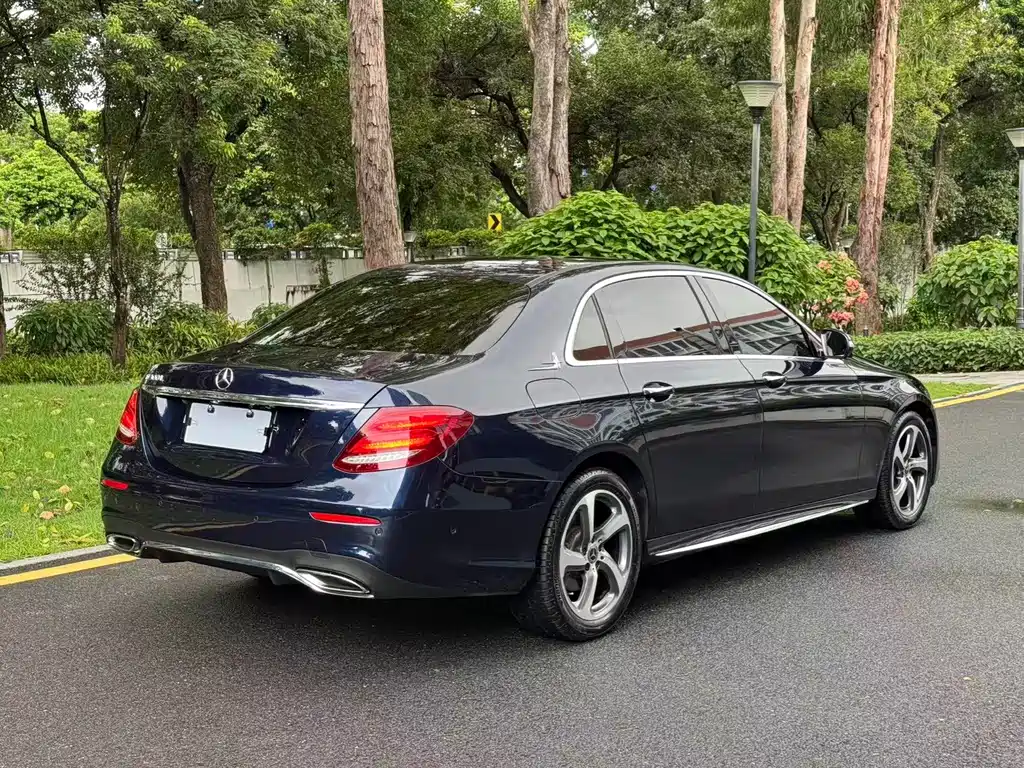 Mercedes-Benz E-Class 2018 — фото 15