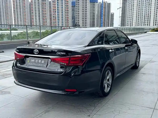 Toyota Crown 2016