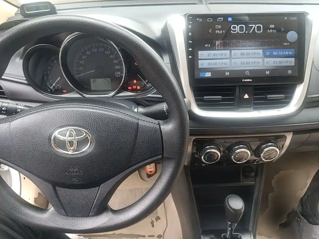 Toyota Yaris L 2019 — фото 10