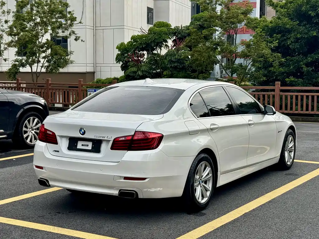 BMW 5 Series 2016 — фото 9
