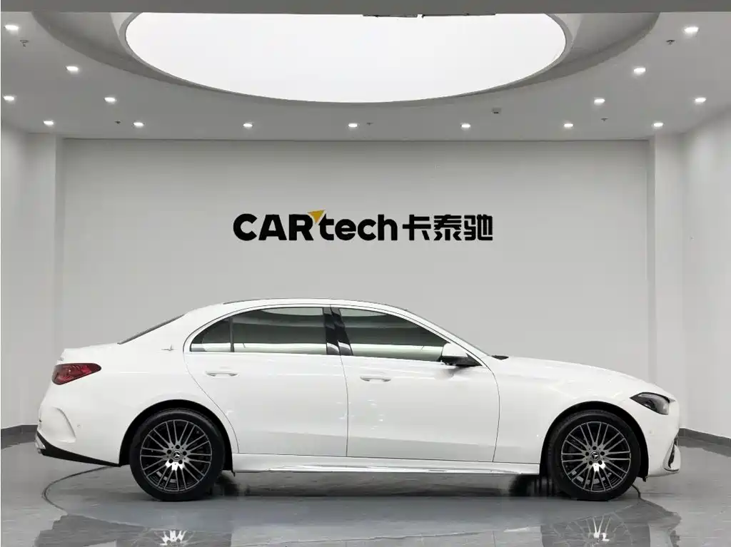 Mercedes-Benz C-Class 2024 — фото 4