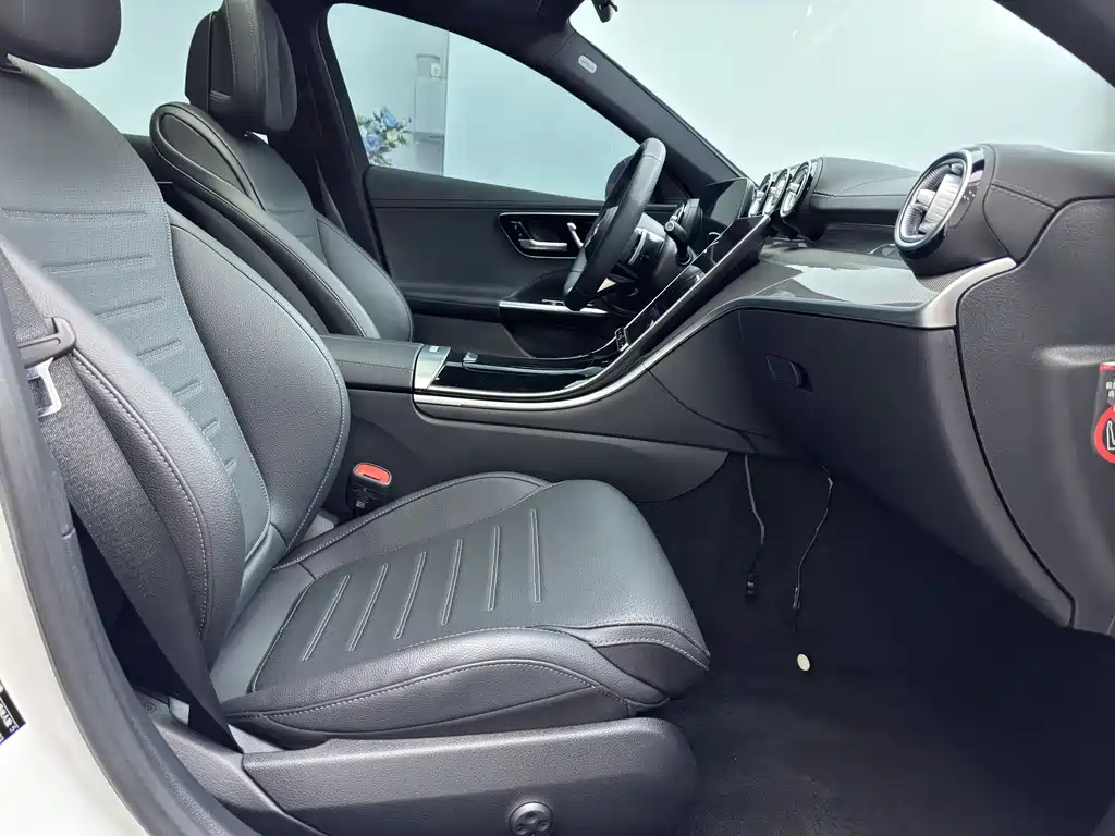 Mercedes-Benz C-Class 2024 — фото 13