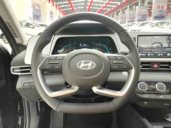 Hyundai Elantra 2023