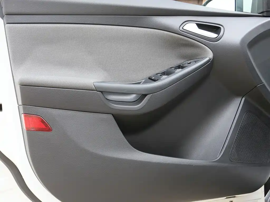 Ford Focus 2014 — фото 12