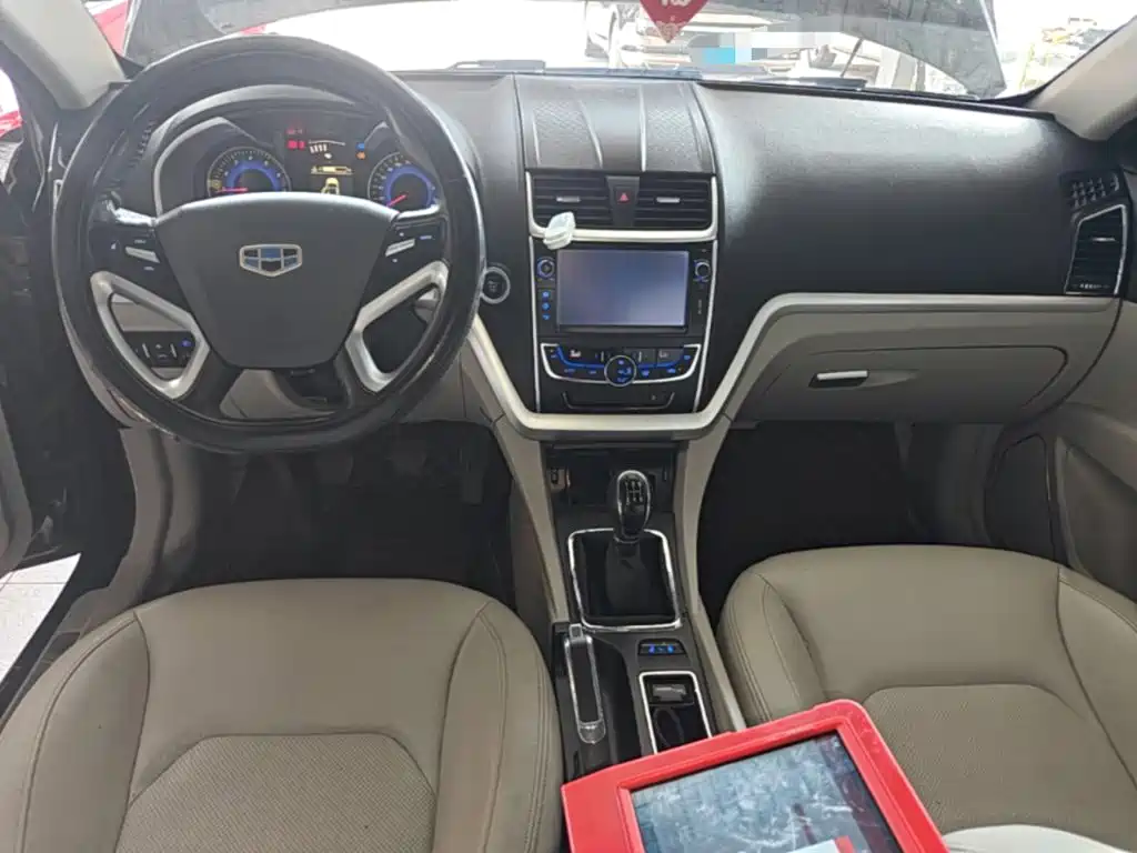 Geely Emgrand 2015 — фото 10