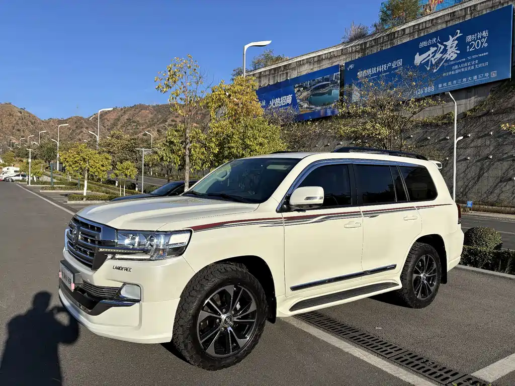Toyota Land Cruiser 2018 — фото 1