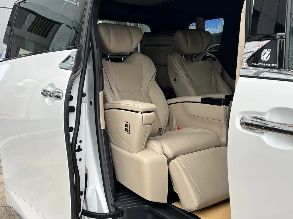 Toyota Alphard — фото 19