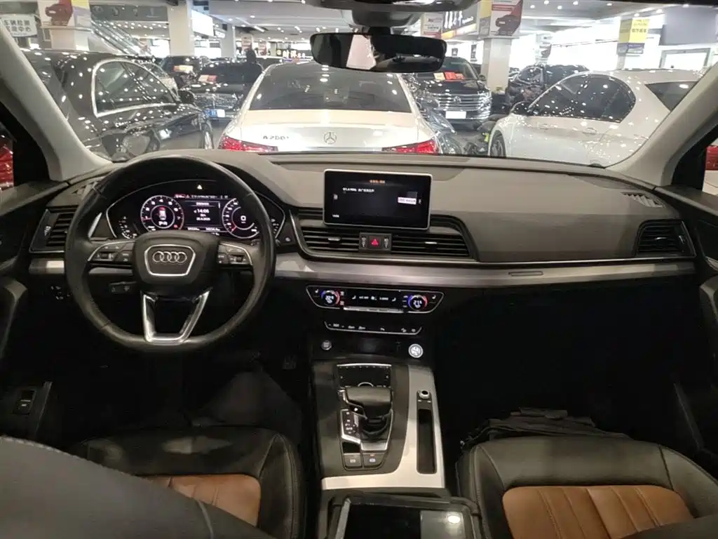 Audi Q5L 2020 — фото 10