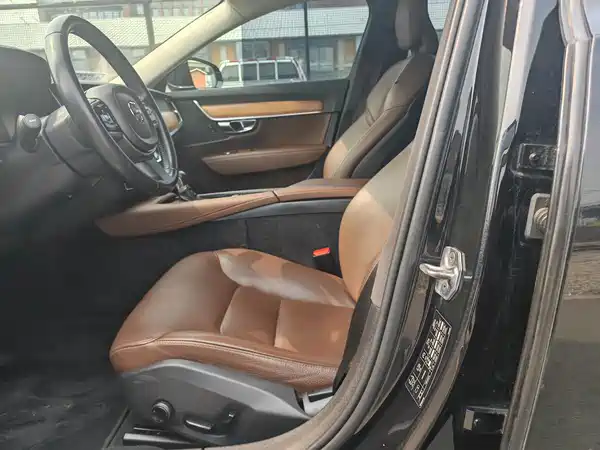 Volvo S90 2019