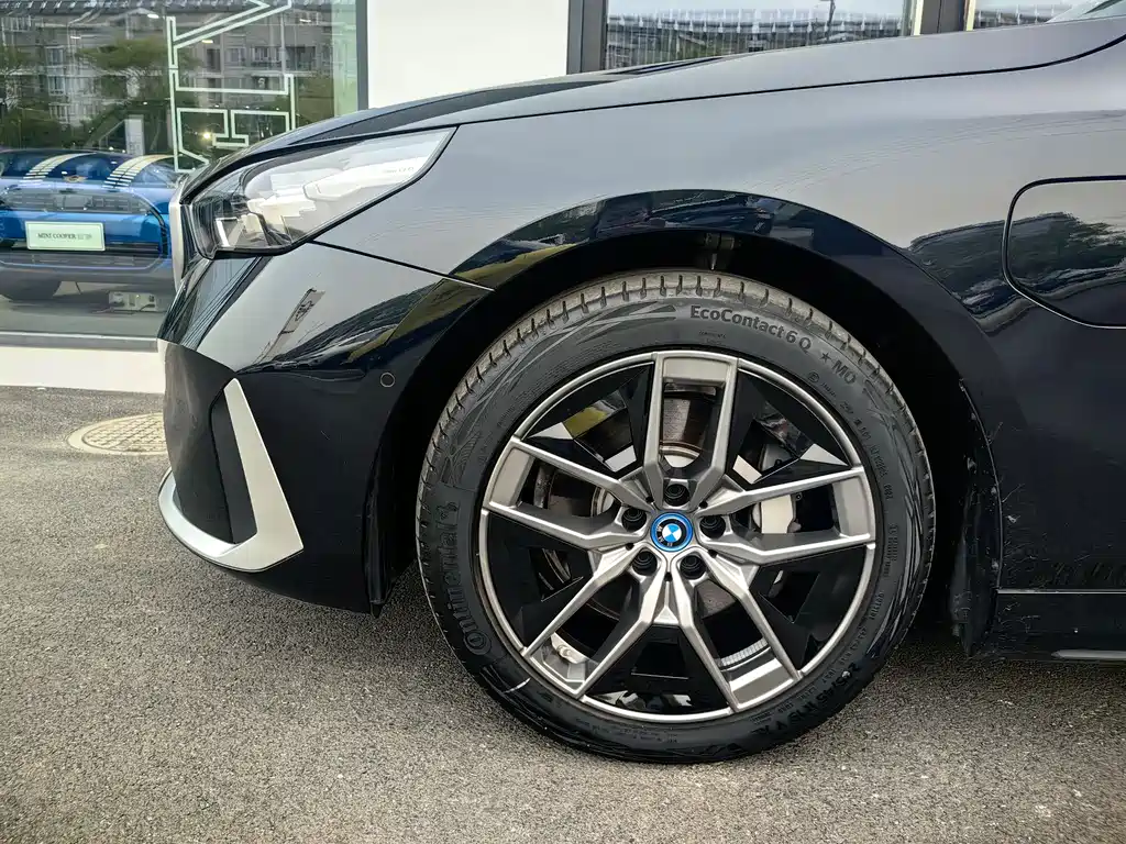 BMW i5 2025 — фото 3