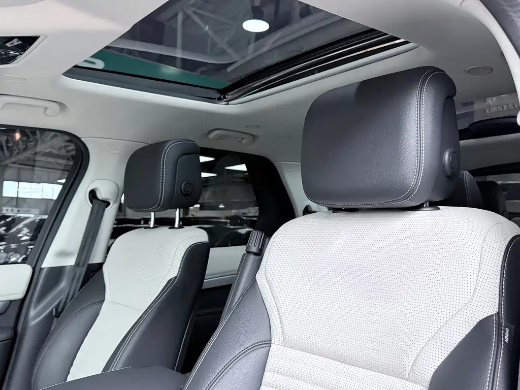 Land Rover Discovery 2023 — фото 10