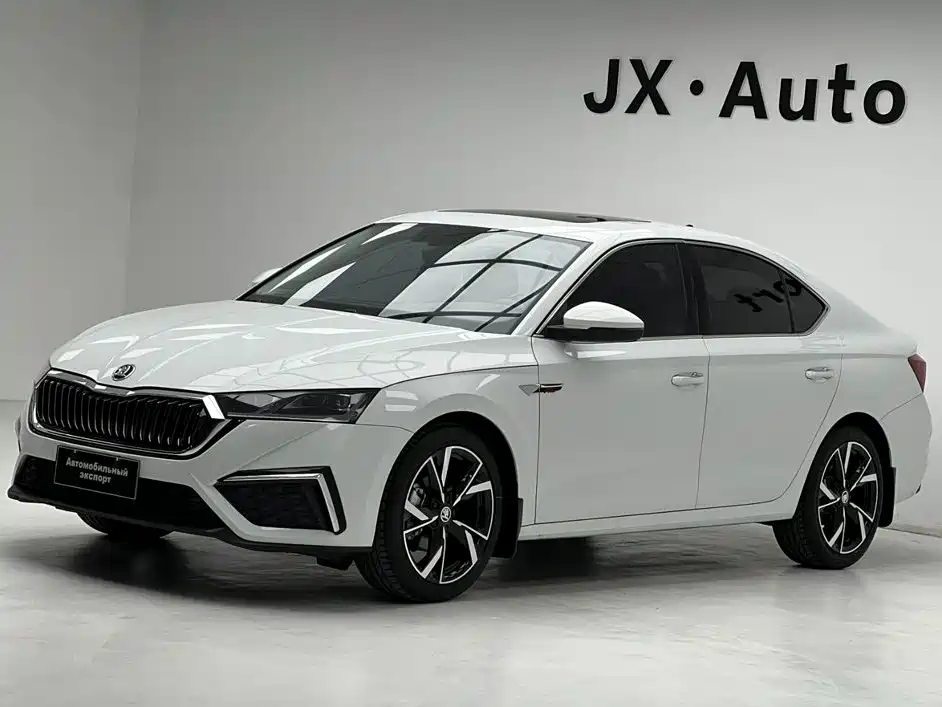 Skoda Octavia 2023 — фото 1