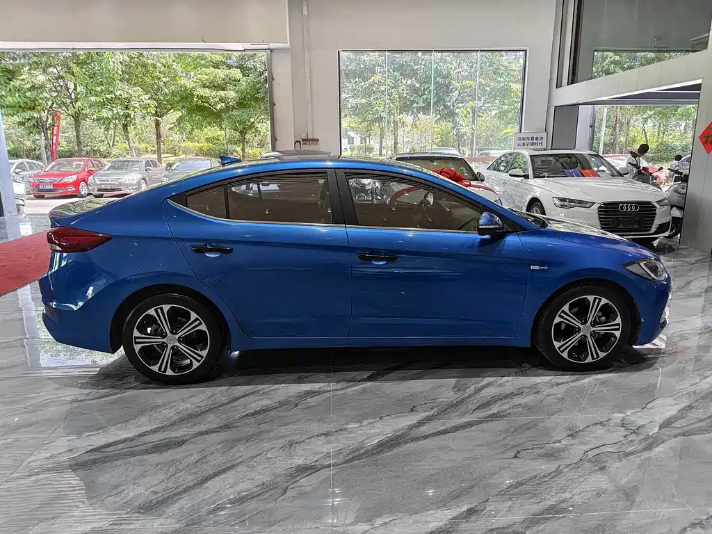 Hyundai Elantra 2017 — фото 8