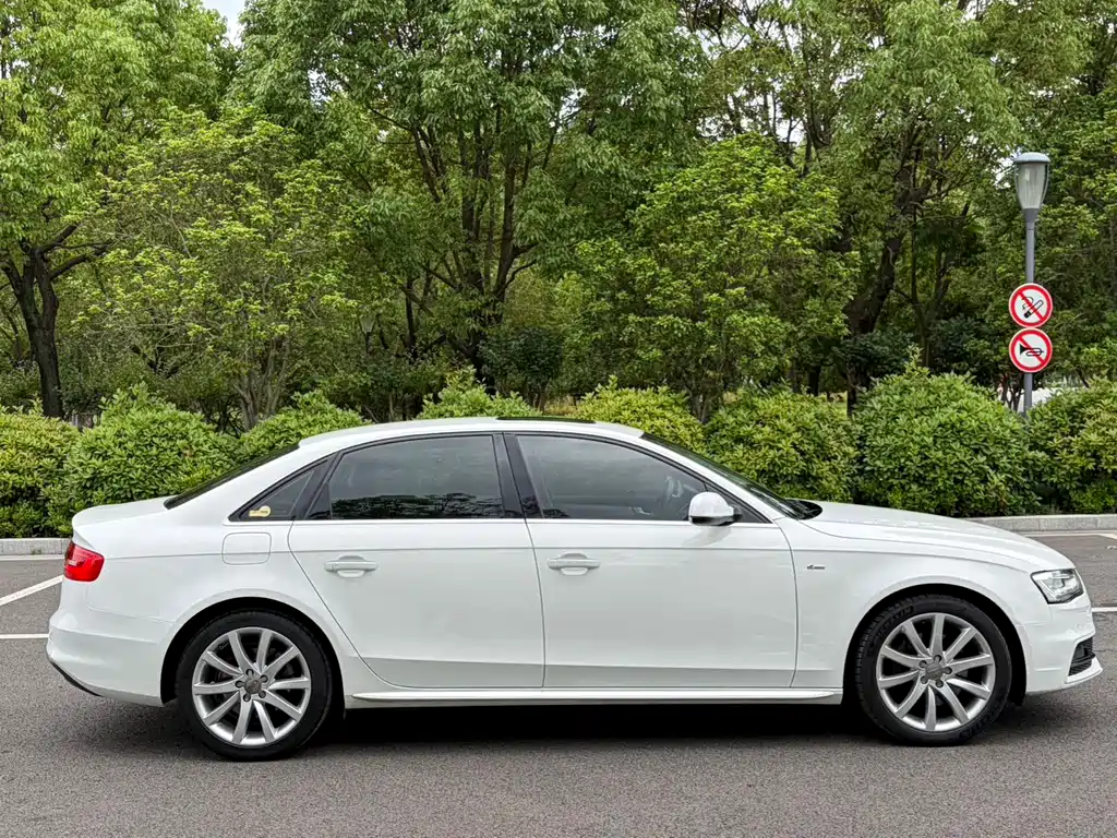 Audi A4L 2016