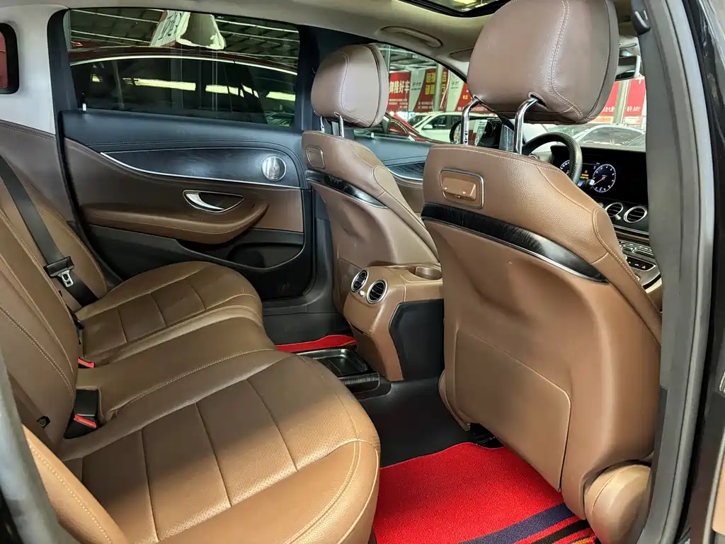 Mercedes-Benz E-Class 2018 — фото 11