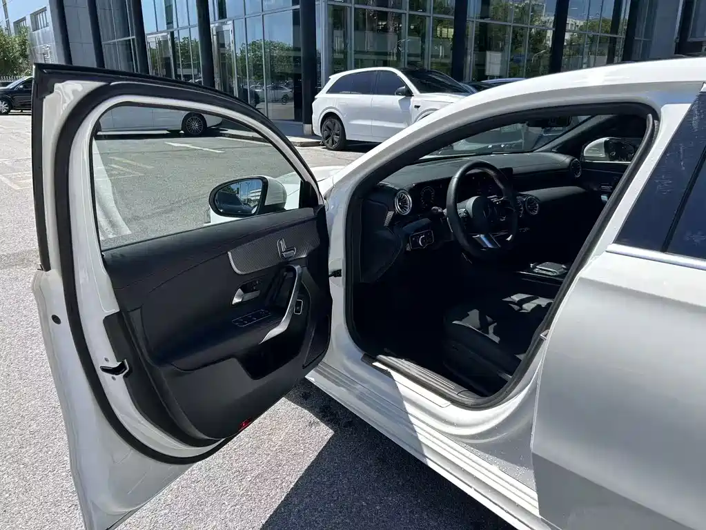 Mercedes-Benz A-Class 2023 — фото 11