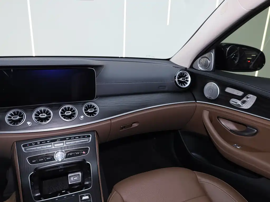 Mercedes-Benz E-Class 2020 — фото 25