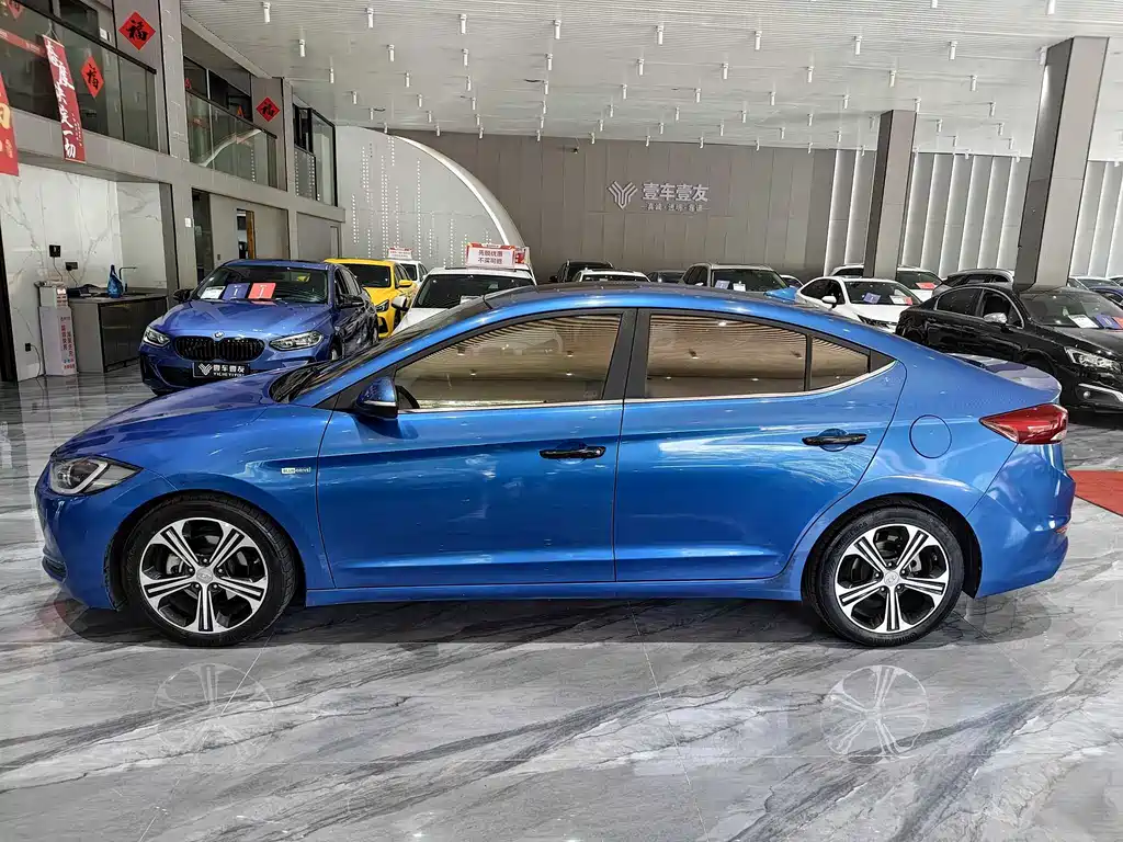 Hyundai Elantra 2017 — фото 7