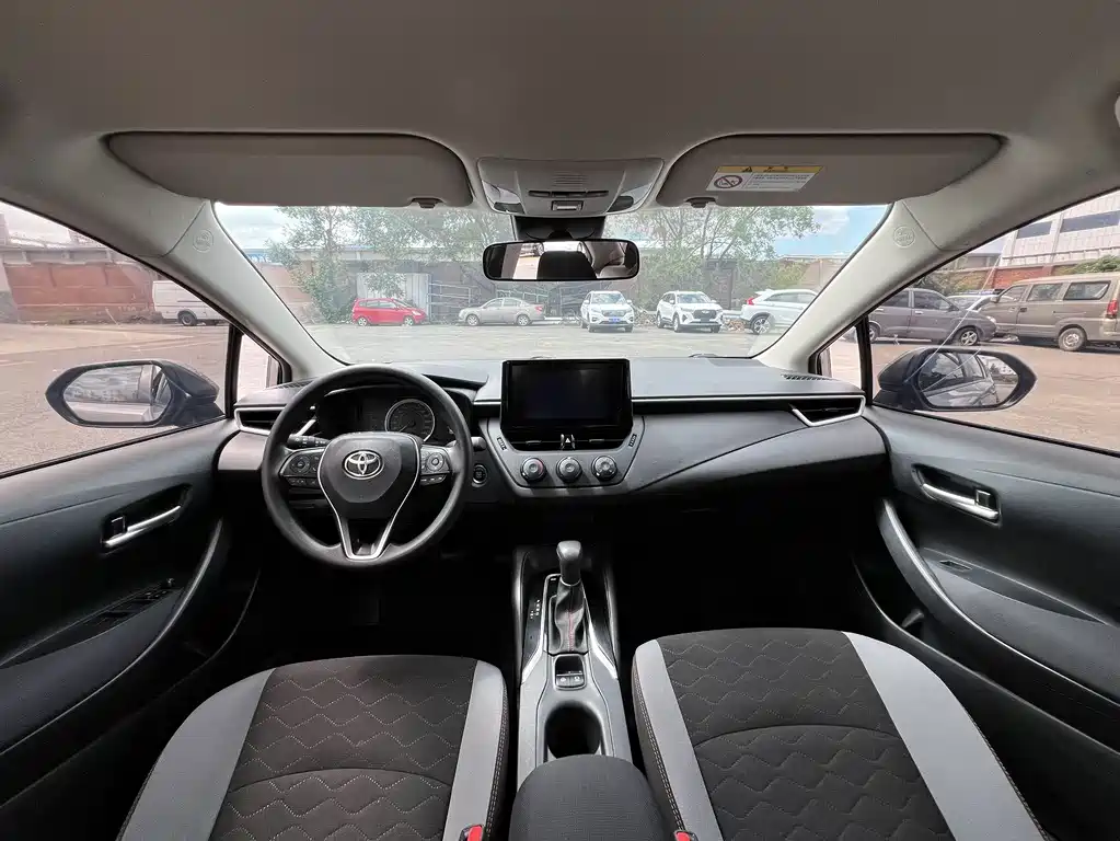 Toyota Corolla 2023 — фото 10
