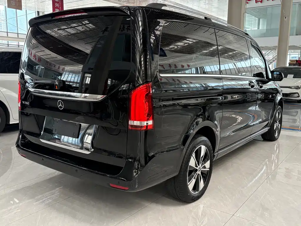 Mercedes-Benz V-Class 2022 — фото 14