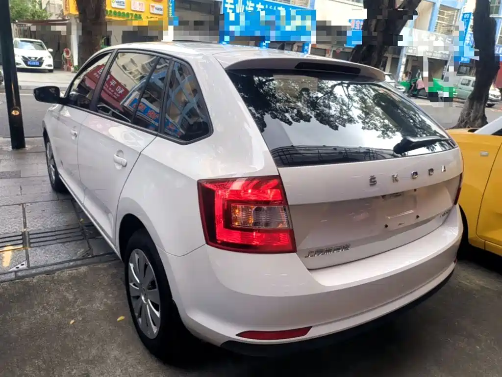 Skoda Rapid Spaceback 2020 — фото 5