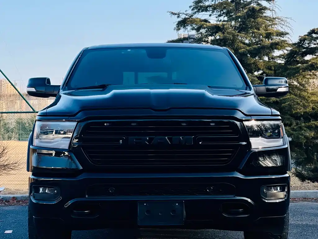 RAM Trucks 2019 — фото 1