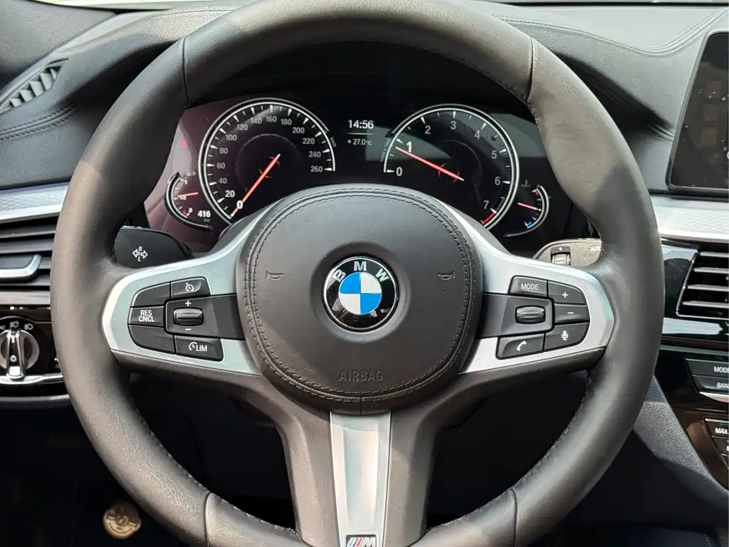 BMW 5 Series 2018 — фото 12