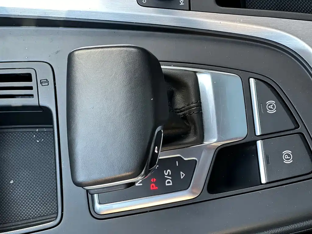 Audi A4L 2021 — фото 9