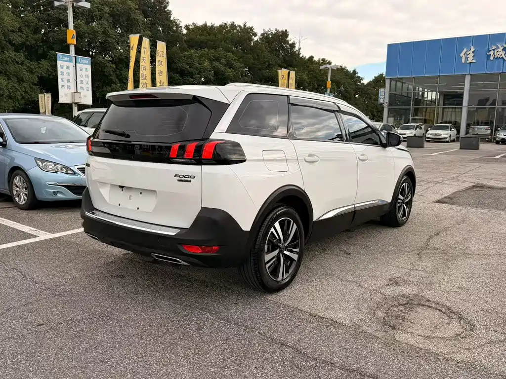 Peugeot 5008 2023 — фото 6
