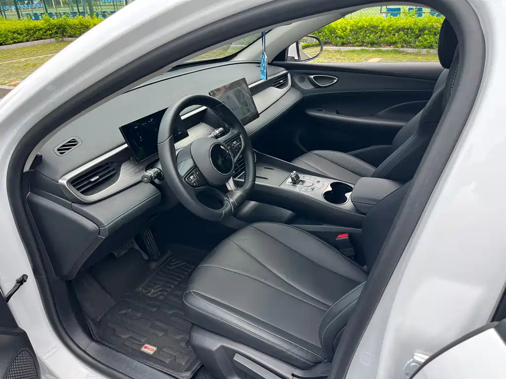 BYD Seal 05 DM-i 2025 — фото 8