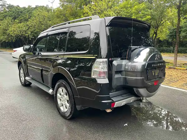 Mitsubishi Pajero 2015