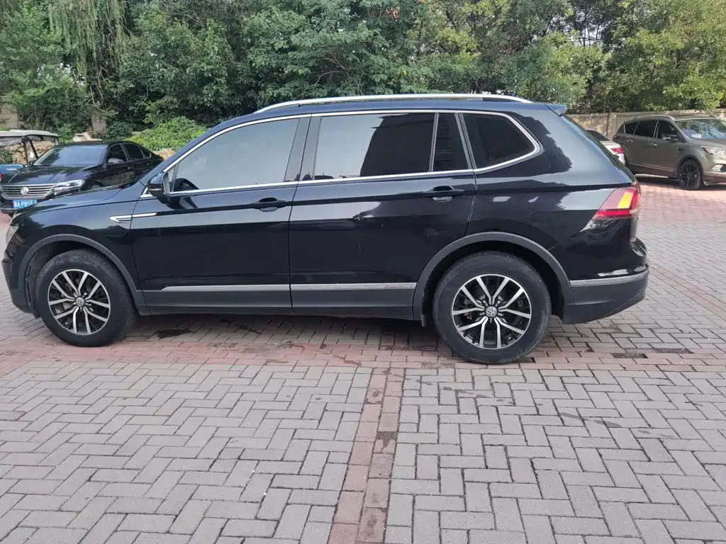 Volkswagen Tiguan L 2018 — фото 12