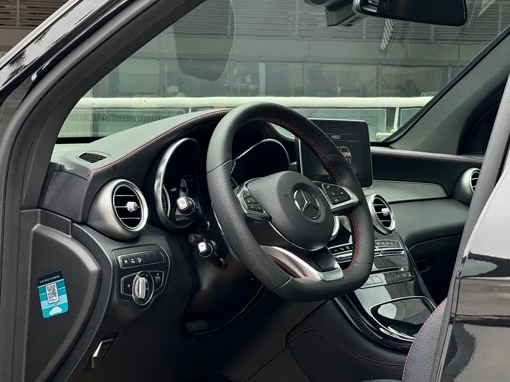 Mercedes-Benz GLC AMG 2018 — фото 13