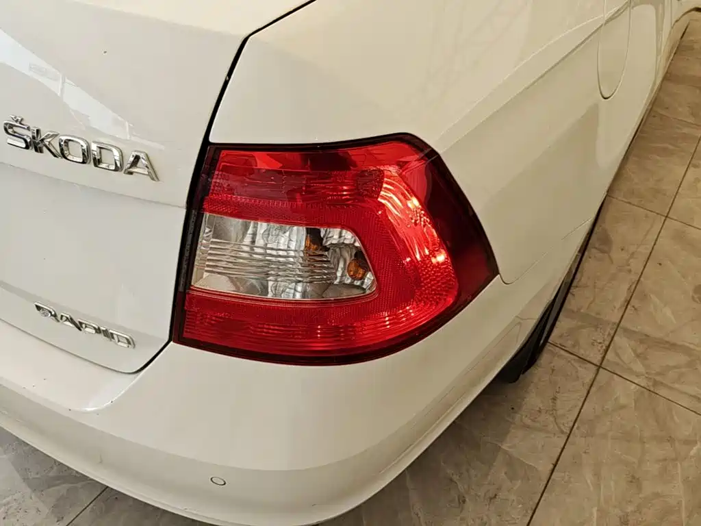 Skoda Rapid 2016 — фото 8