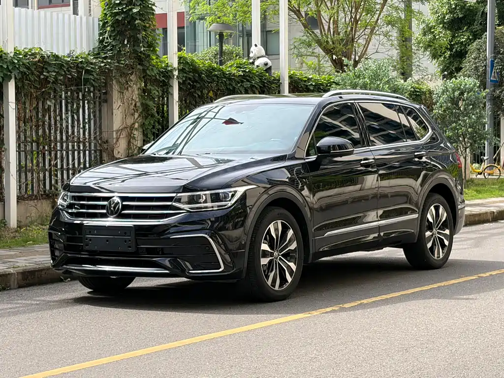 Volkswagen Tiguan L 2025 — фото 1