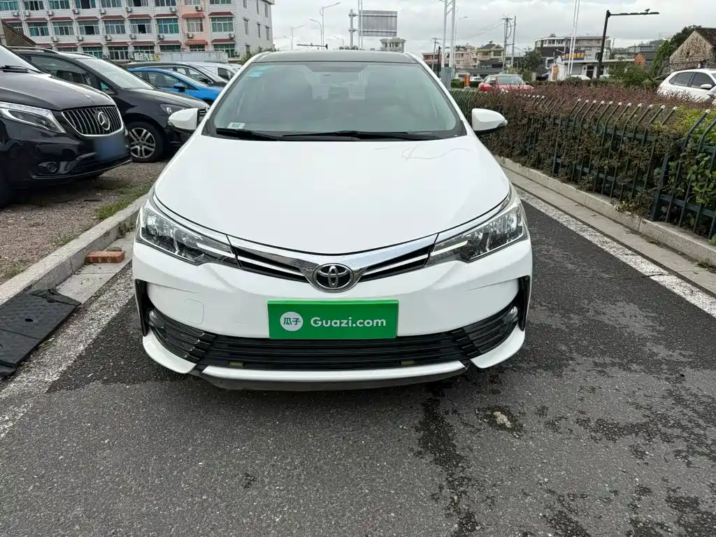 Toyota Corolla 2017 — фото 3