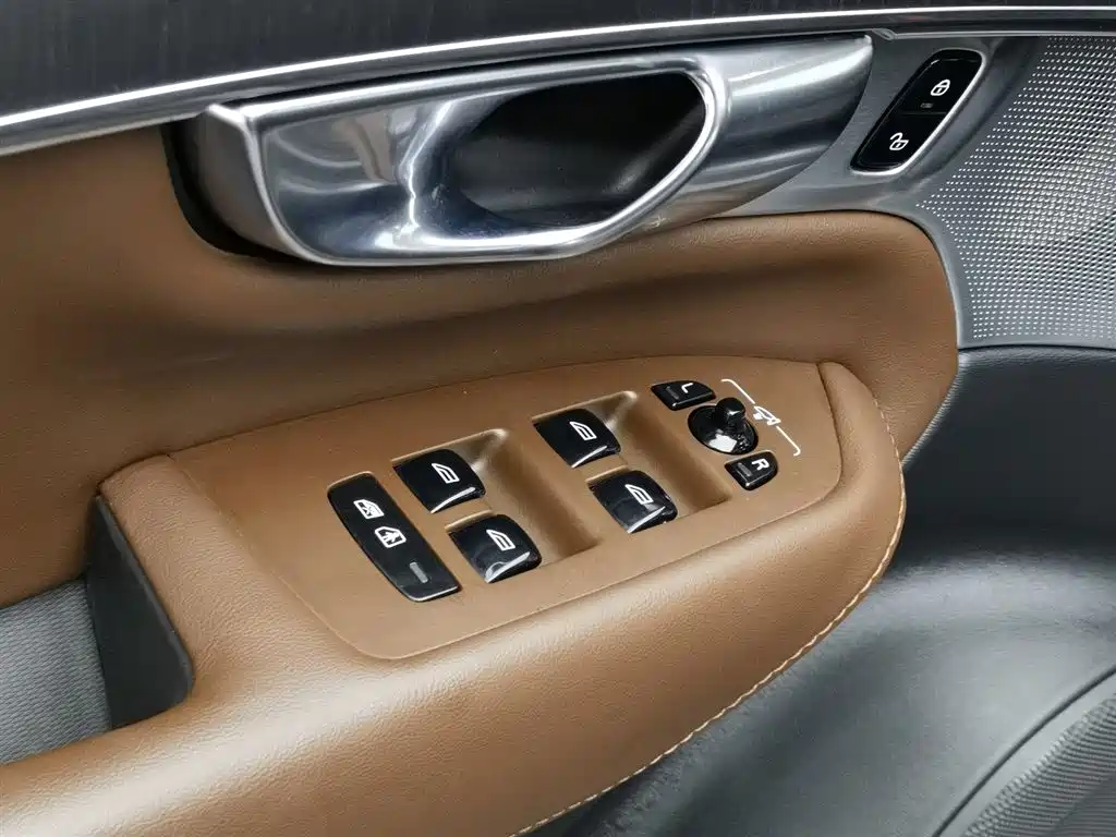 Volvo XC90 PHEV 2023 — фото 9